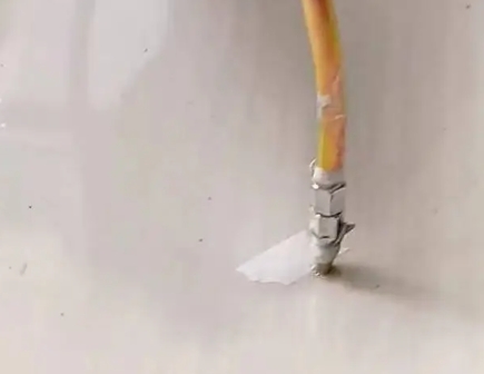 湖南瓷砖空鼓维修公司专业解答在瓷砖铺贴过程中，如果使用的砂料过粗（如全部使用了粗砂），可能会导致以下问题